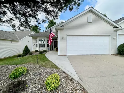 285 Village Dr, Seven Hills, OH 44131