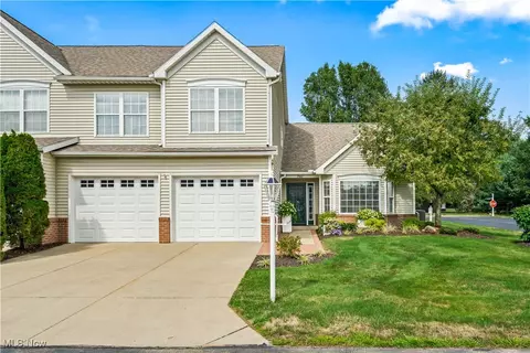 2800 Hartford Ln, Akron, OH 44312