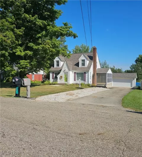 232 Glendola Ave NW, Warren, OH 44483