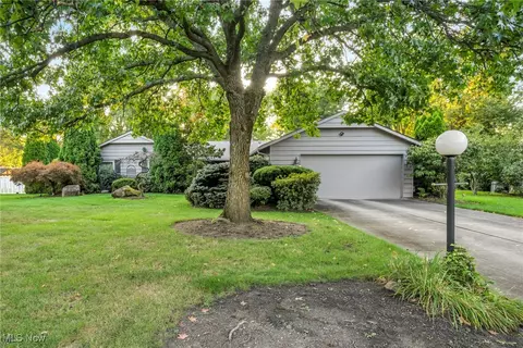 4958 Gate Moss Oval, North Ridgeville, OH 44039