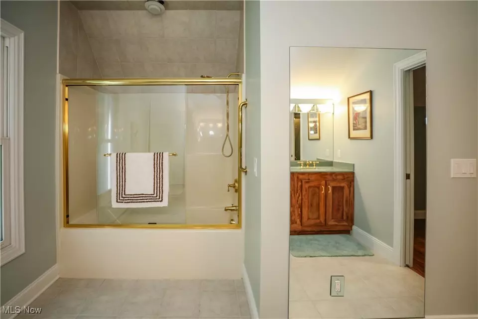 Bath - 831 Meadowbrook Dr, Aurora, OH 44202 photo 3 of 8