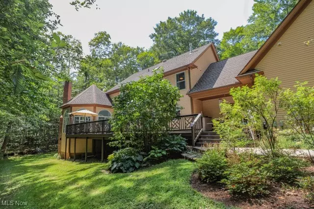 Exterior - 831 Meadowbrook Dr, Aurora, OH 44202 photo 4 of 10