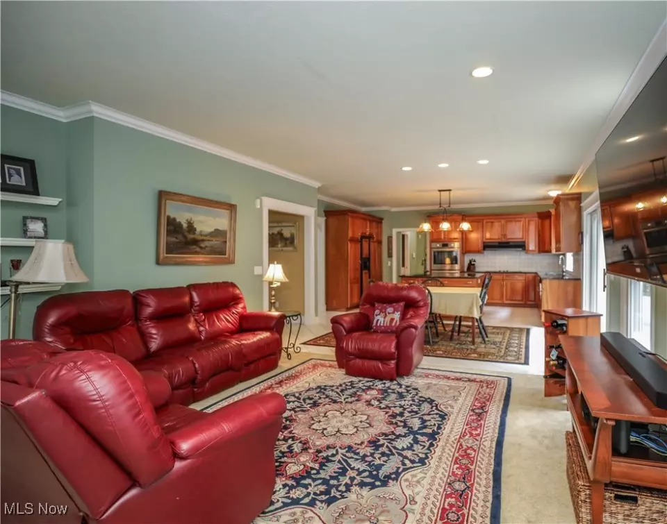 Living - 831 Meadowbrook Dr, Aurora, OH 44202 photo 4 of 5