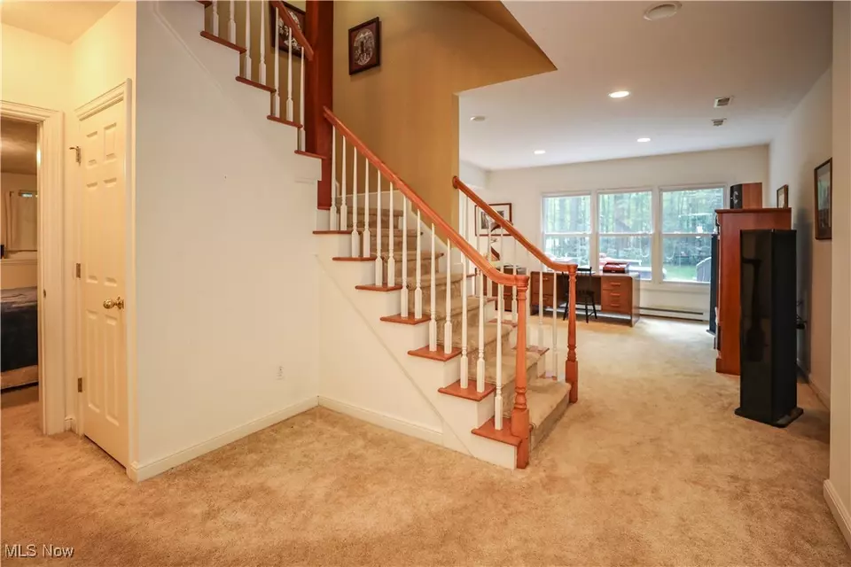 Entry Way - 831 Meadowbrook Dr, Aurora, OH 44202 photo 6 of 7