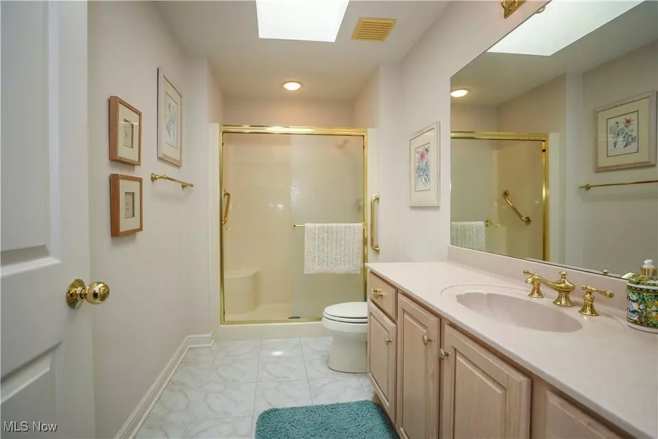 Bath - 831 Meadowbrook Dr, Aurora, OH 44202 photo 5 of 8