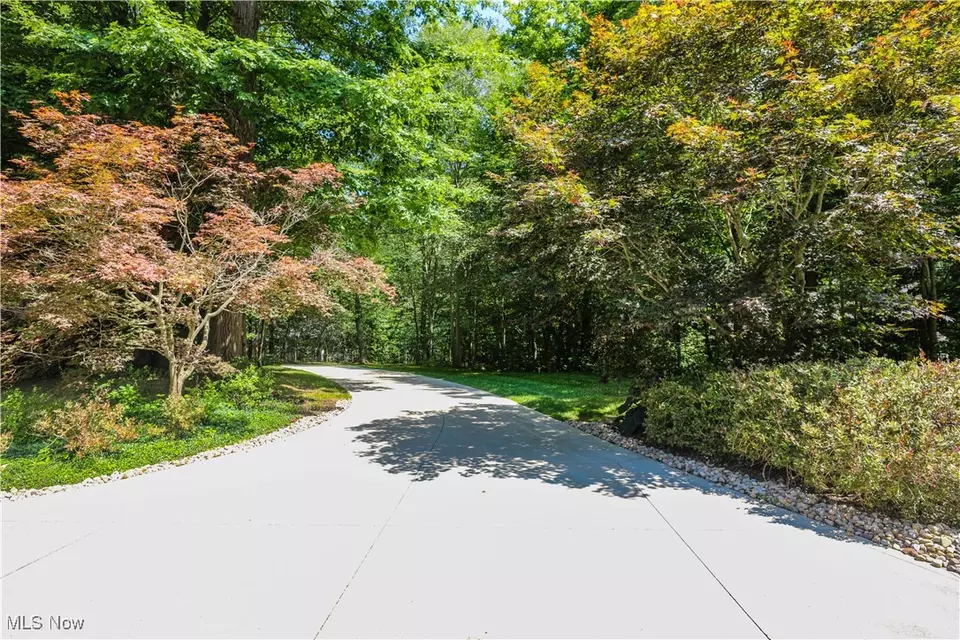 Exterior - 831 Meadowbrook Dr, Aurora, OH 44202 photo 9 of 10