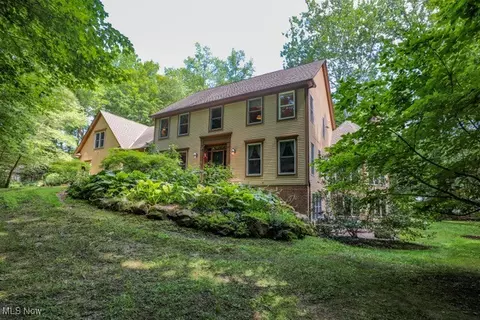 Exterior - 831 Meadowbrook Dr, Aurora, OH 44202 photo 1 of 10