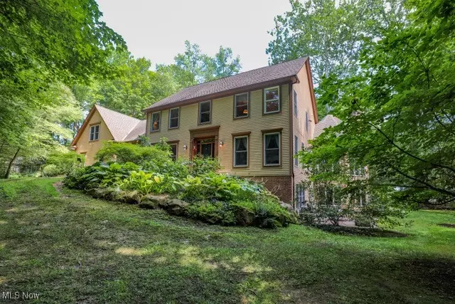 Exterior - 831 Meadowbrook Dr, Aurora, OH 44202 photo 1 of 10