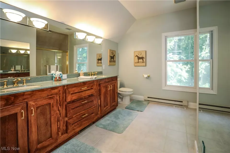 Bath - 831 Meadowbrook Dr, Aurora, OH 44202 photo 2 of 8