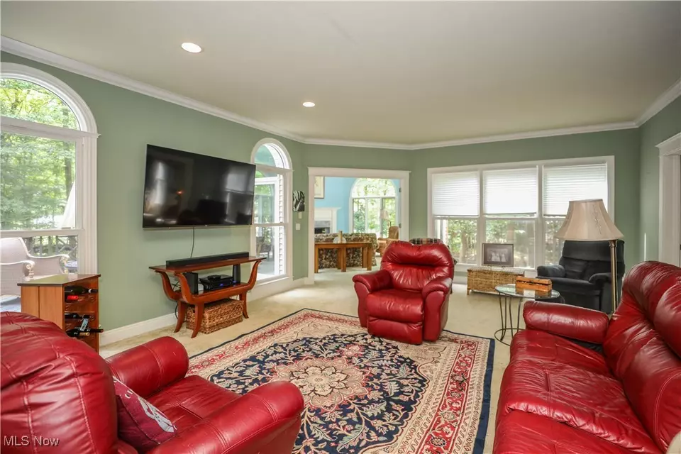 Living - 831 Meadowbrook Dr, Aurora, OH 44202 photo 2 of 5