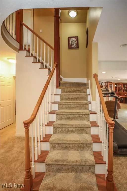 Entry Way - 831 Meadowbrook Dr, Aurora, OH 44202 photo 7 of 7