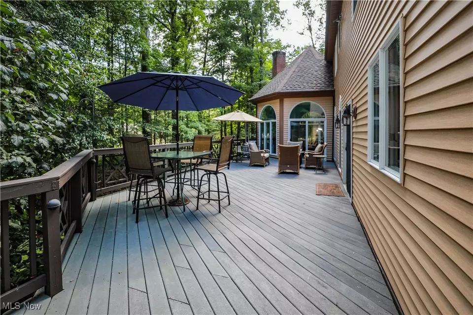 Exterior - 831 Meadowbrook Dr, Aurora, OH 44202 photo 5 of 10