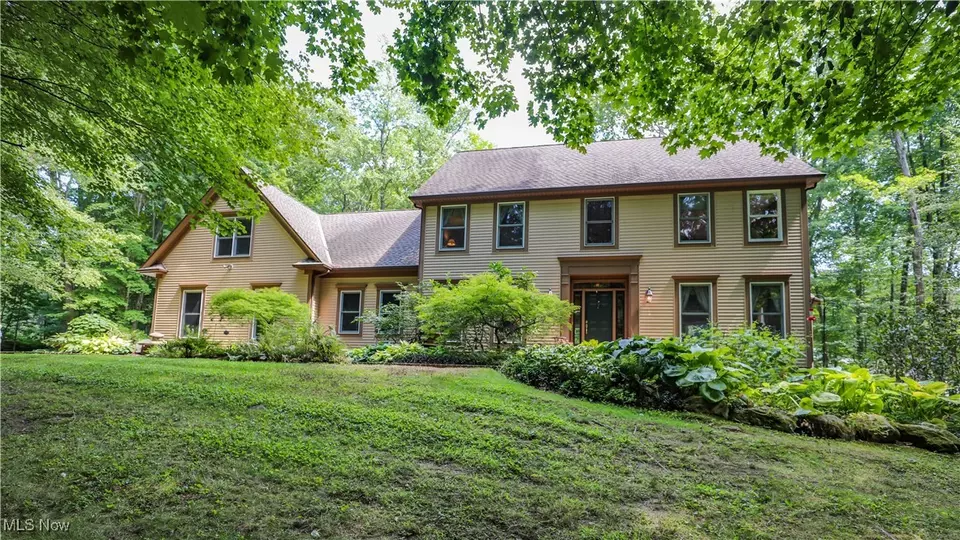 Exterior - 831 Meadowbrook Dr, Aurora, OH 44202 photo 2 of 10