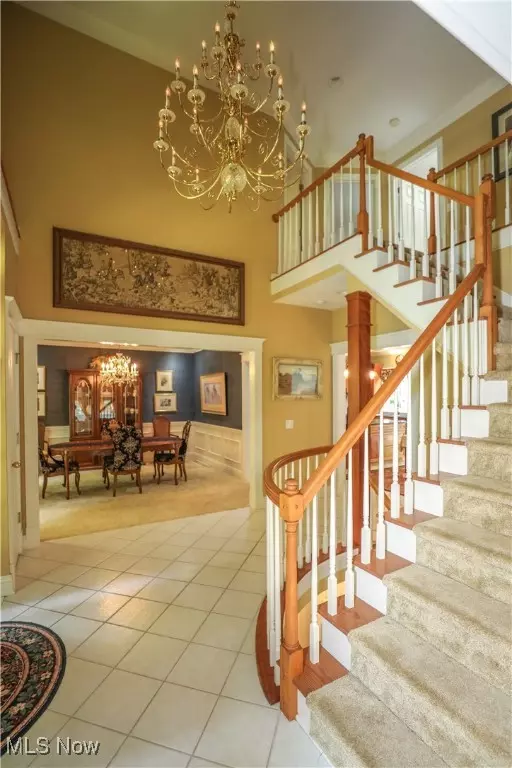 Entry Way - 831 Meadowbrook Dr, Aurora, OH 44202 photo 2 of 7