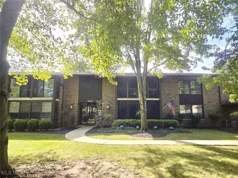 22976 Maple Ridge Rd, North Olmsted, OH 44070