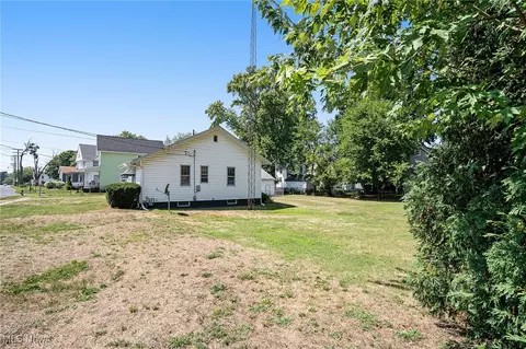 907 W 50th St, Ashtabula, OH 44004 photo 4