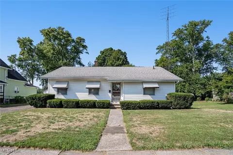 907 W 50th St, Ashtabula, OH 44004