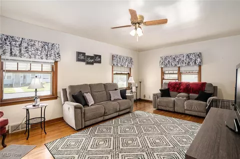 907 W 50th St, Ashtabula, OH 44004 photo 15