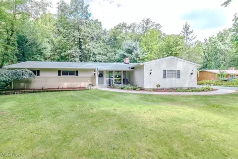 33 Woodside Rd, Chagrin Falls, OH 44022