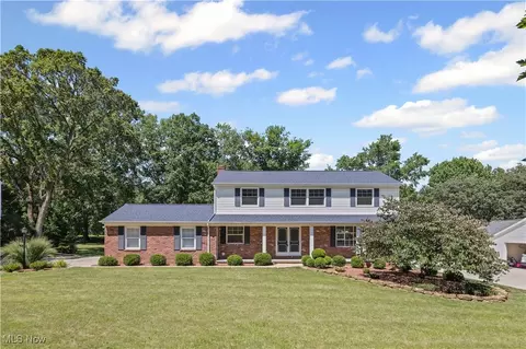 9615 Whitewood Rd, Brecksville, OH 44141