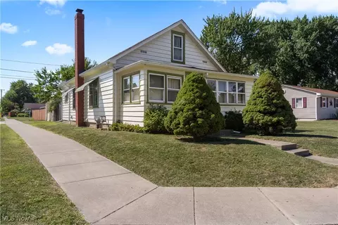 788 Roberts St, Sheffield Lake, OH 44054