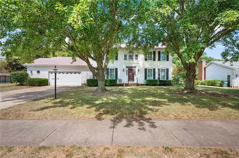 1129 Sprucewood St SE, North Canton, OH 44720