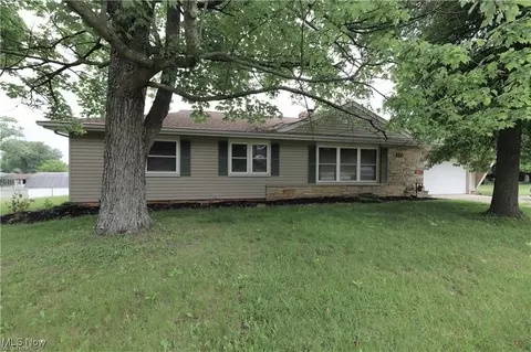 890 Wadsworth Rd, Medina, OH 44256