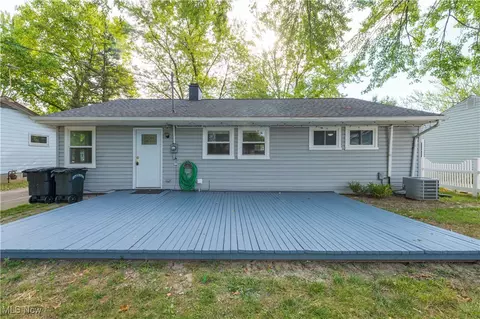 Exterior - 964 N Pasadena Ave, Elyria, OH 44035 photo 4 of 12