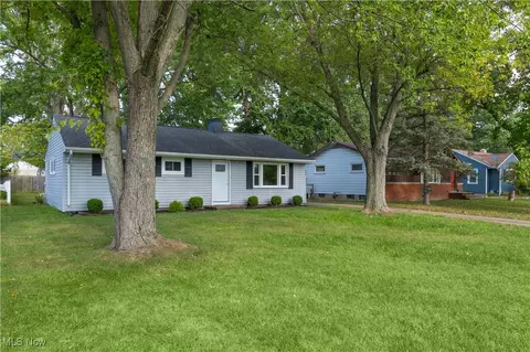 Exterior - 964 N Pasadena Ave, Elyria, OH 44035 photo 2 of 12