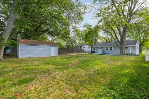 Exterior - 964 N Pasadena Ave, Elyria, OH 44035 photo 12 of 12