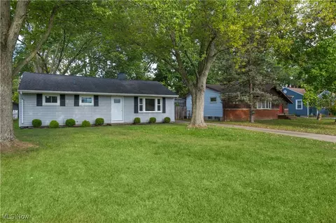 Exterior - 964 N Pasadena Ave, Elyria, OH 44035 photo 1 of 12
