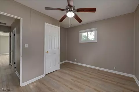 Bedroom - 964 N Pasadena Ave, Elyria, OH 44035 photo 4 of 6