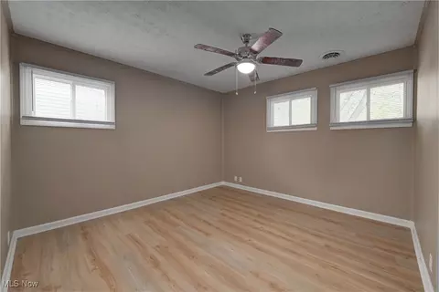 Bedroom - 964 N Pasadena Ave, Elyria, OH 44035 photo 3 of 6