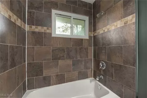 Bath - 964 N Pasadena Ave, Elyria, OH 44035 photo 2 of 2
