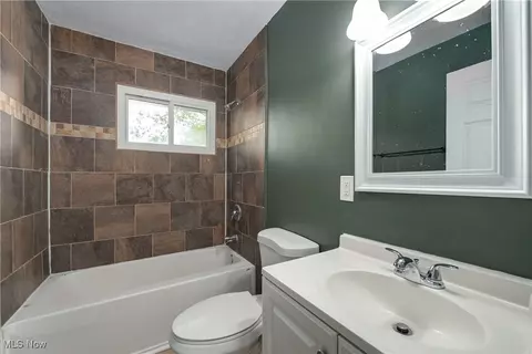 Bath - 964 N Pasadena Ave, Elyria, OH 44035 photo 1 of 2