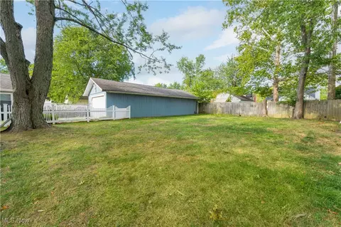 Exterior - 964 N Pasadena Ave, Elyria, OH 44035 photo 10 of 12
