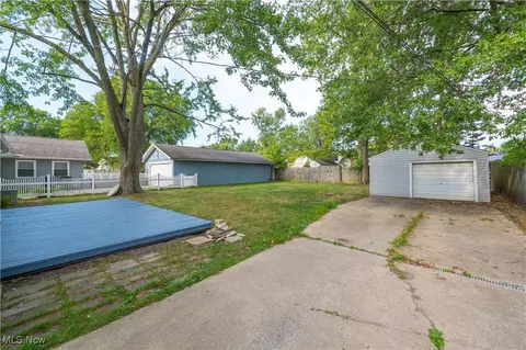 Exterior - 964 N Pasadena Ave, Elyria, OH 44035 photo 8 of 12