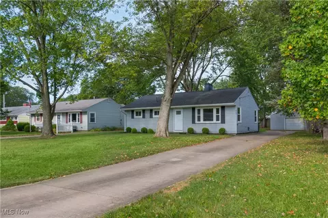 Exterior - 964 N Pasadena Ave, Elyria, OH 44035 photo 3 of 12