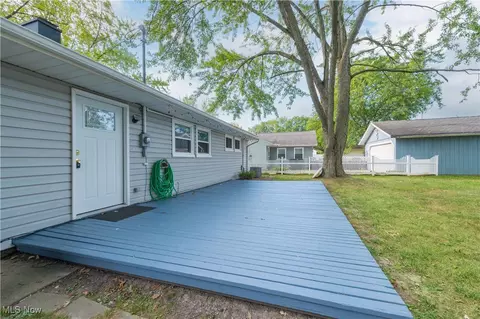 Exterior - 964 N Pasadena Ave, Elyria, OH 44035 photo 5 of 12