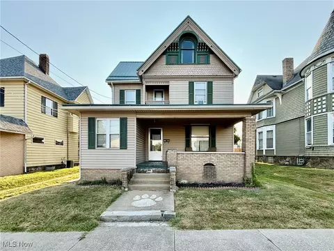 377 N Market St, East Palestine, OH 44413