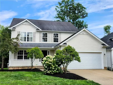 814 Lost Pond, Chardon, OH 44024