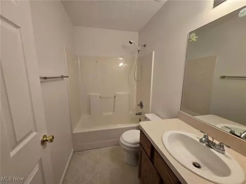 Bath - 195 Prairie Dr, Akron, OH 44312 photo 1 of 1