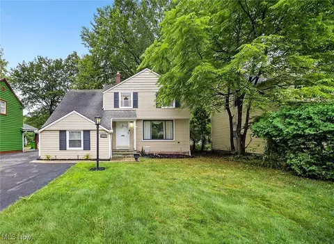 19110 Lanbury Ave, Warrensville Heights, OH 44122