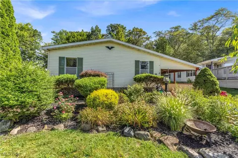 98 Greentree Ln, Hiram, OH 44234