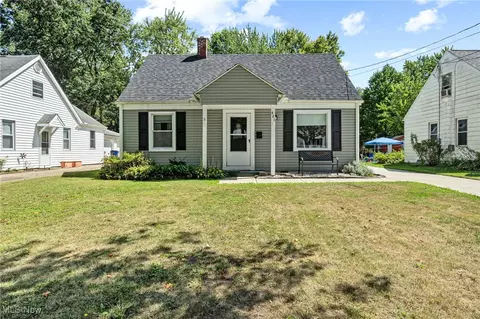 421 Maplewood St, Ravenna, OH 44266