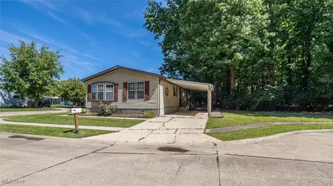 9 Jessica Ln, Olmsted Twp, OH 44138