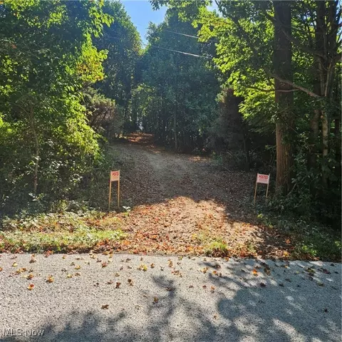 Neimans Avenue Se, East Canton, OH 44730