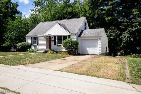 115 Parkview Ave NW, North Canton, OH 44720