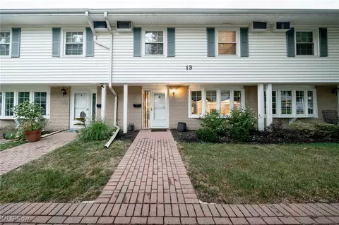 13 Meadowlawn Dr #3, Mentor, OH 44060