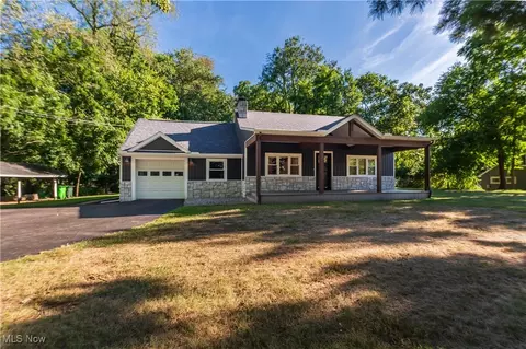 1050 Easthill St SE, North Canton, OH 44720
